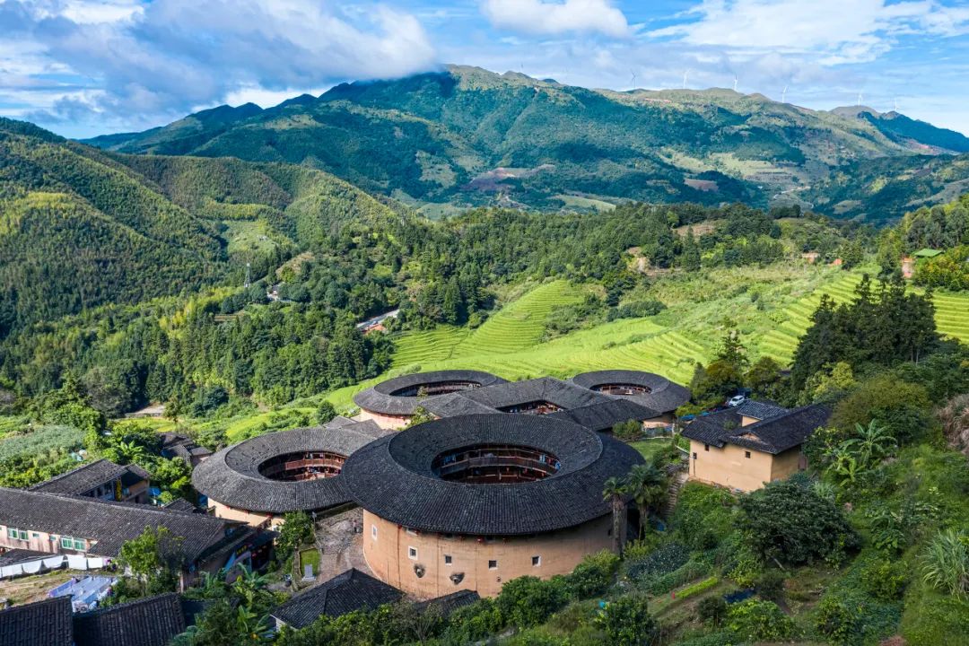 福建，历史文化的沃土与现代发展的交响