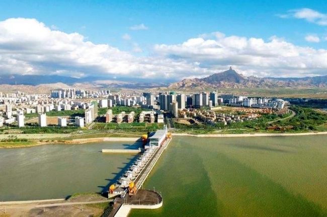 乌海，沙漠中的璀璨明珠之城