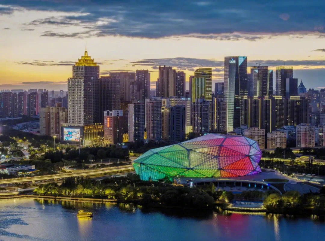 沈阳活动盛典，致敬嘉宾与观众朋友们