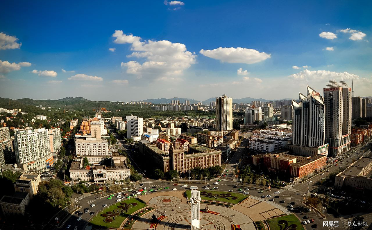 鞍山盛典，嘉宾云集，观众热情如火